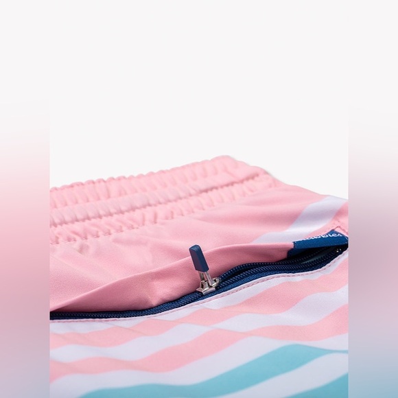 Chubbies The On The Horizons Classic Swim Trunks with 5.5” Inseam - Picture 4 of 11